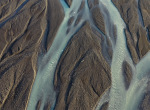 Glacial-river-close-up-beautiful-color